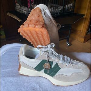 Women’s New Balance 327